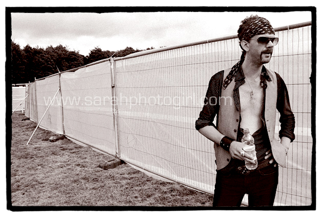 The Darkness Frankie Poullain backstage